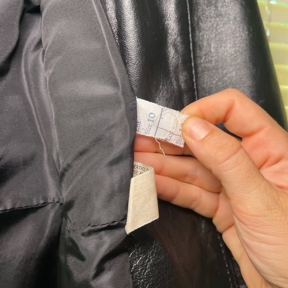 Vintage leather jacket with tie - Picture 5 of 8